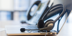 Puna e denjë në epokën dixhitale: A dinë punëtorët e qendrave të thirrjeve në Ballkanin Perëndimor kë të telefonojnë?